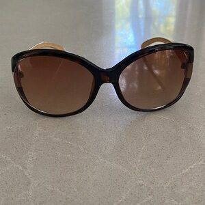 Guess Women's Tortoiseshell Brown Oversized Sunglasses